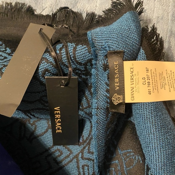 GIANNI VERSACE Blue/Black Lg Scarf w/Medusa Head & Greek Key Pattern, NWT - Picture 13 of 14